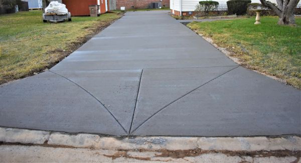 Apron Pouring in Dover